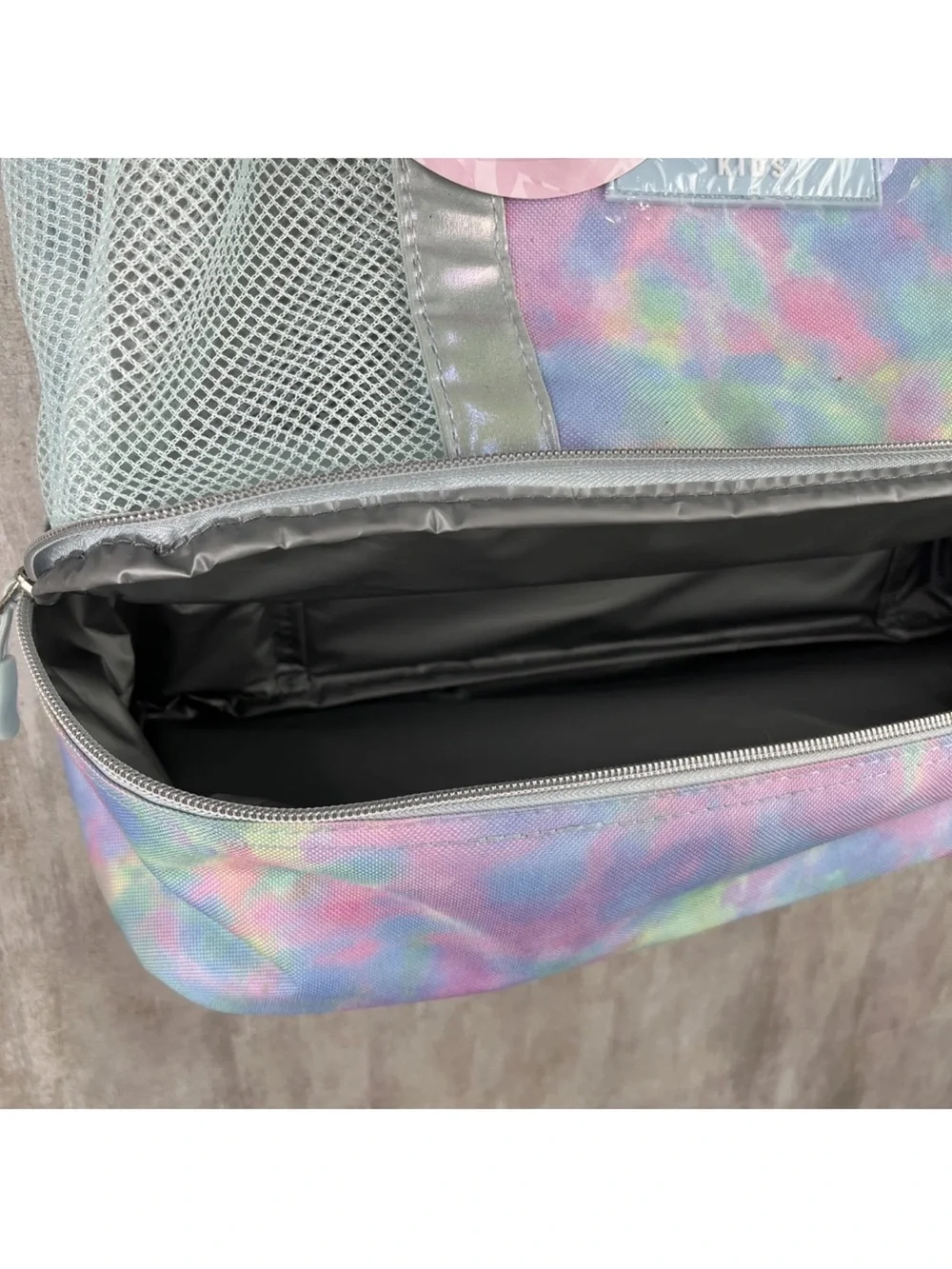 Tommy Bahama PB5 Kids Mesh Tote with Insulated Zipper Bottom Sunglasses Included